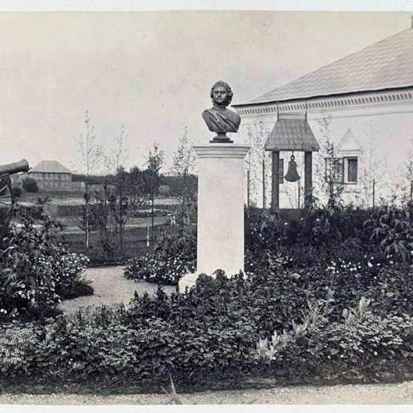 Домик Петра I. Новинковская улица (соврем. Советский проспект). Начало 1900-х Вологда