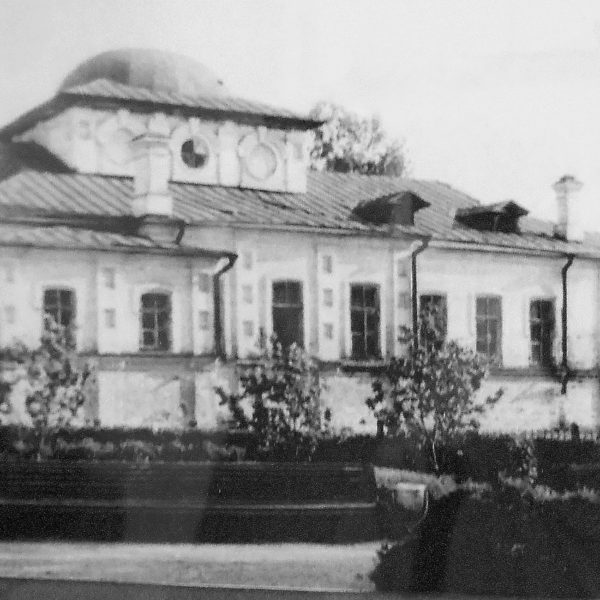 Здание бывшей Кирилло-Иоанно-Богословская церковь на ул. Ленина. Середина 1950-х Вологда