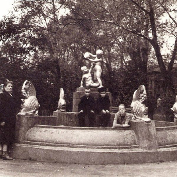 Фонтан в Детском парке. Начало 1960-х Вологда