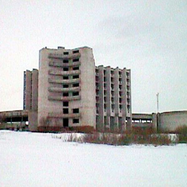 Здание недостроенной гостиницы «Турист». Начало 2000-х Вологда