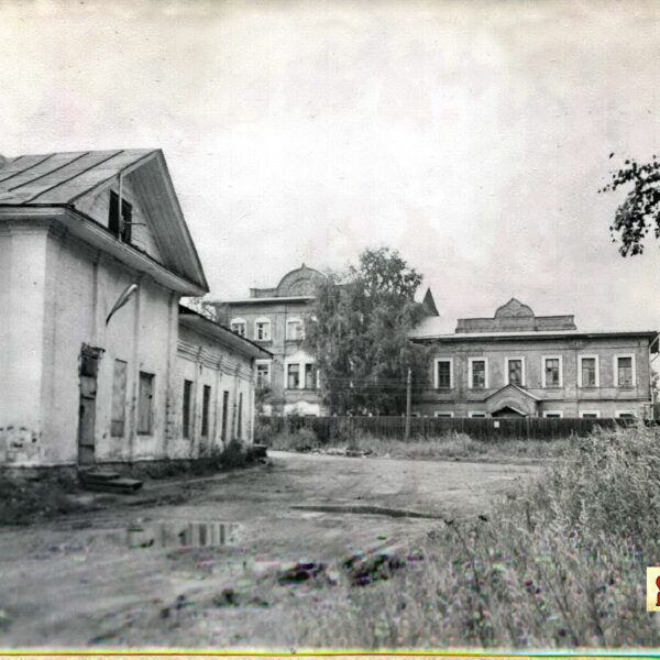 Территория бывшего Успенского монастыря, конец 1980-х Вологда