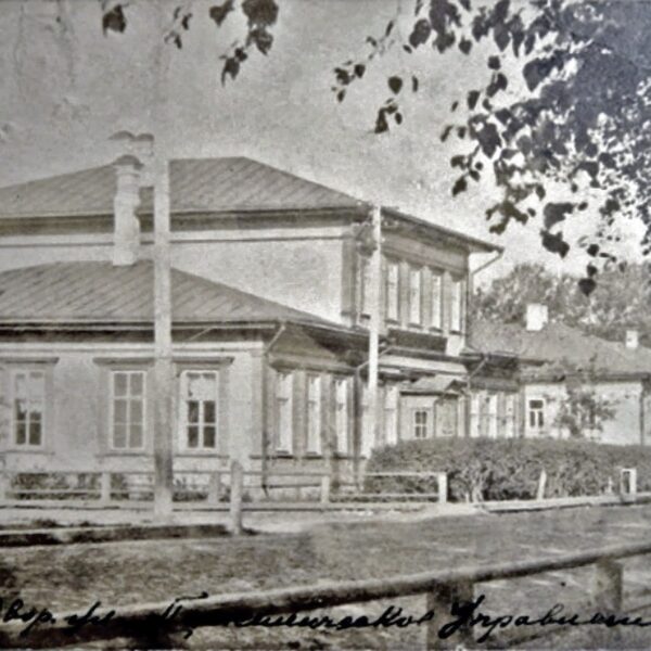 Перекрёсток Октябрьской и Кузнецкой (современ. Авксентьевского), 1930-е Вологда