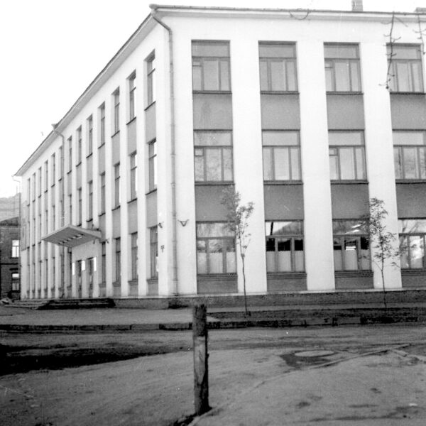 Дом политпросвещения у перекрёстка ул. Клары Цеткин (современ. ул. Благовещенская) и ул. Батюшкова, 1960-е Вологда