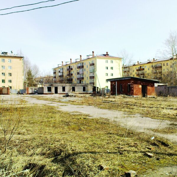 Территория бывшей воинской части на улице Лаврова, 2011 год Вологда