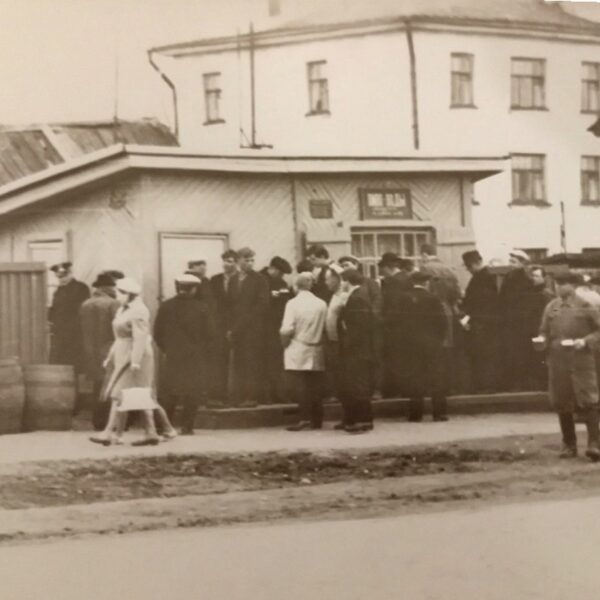 Пивной ларёк на улице Добролюбова, 1960-е Вологда